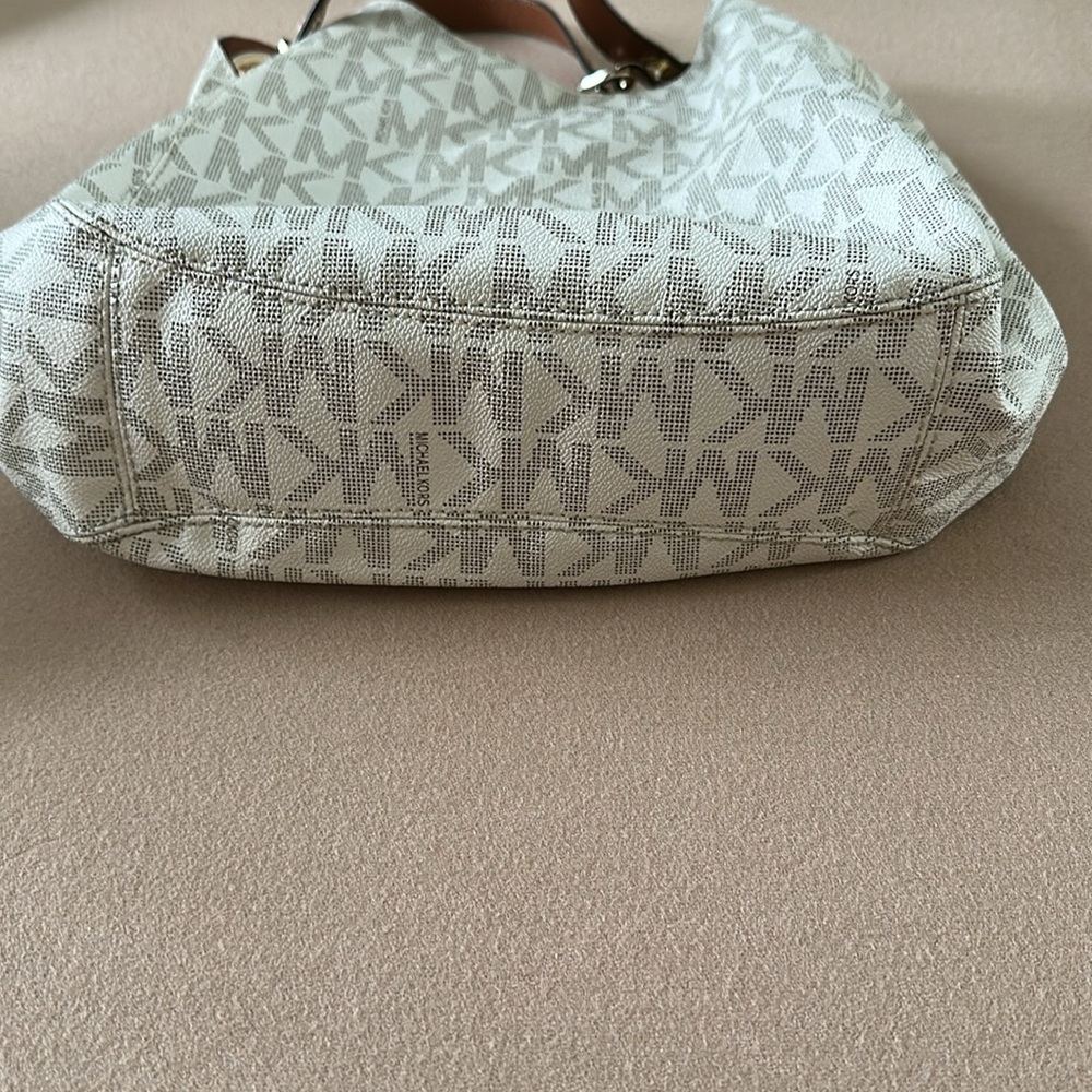 MICHAEL Michael Kors White and Tan Shoulder Bag w/wallet - Picture 6 of 9